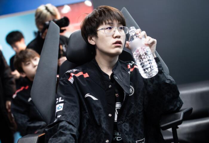 防守回收更 防守回收更